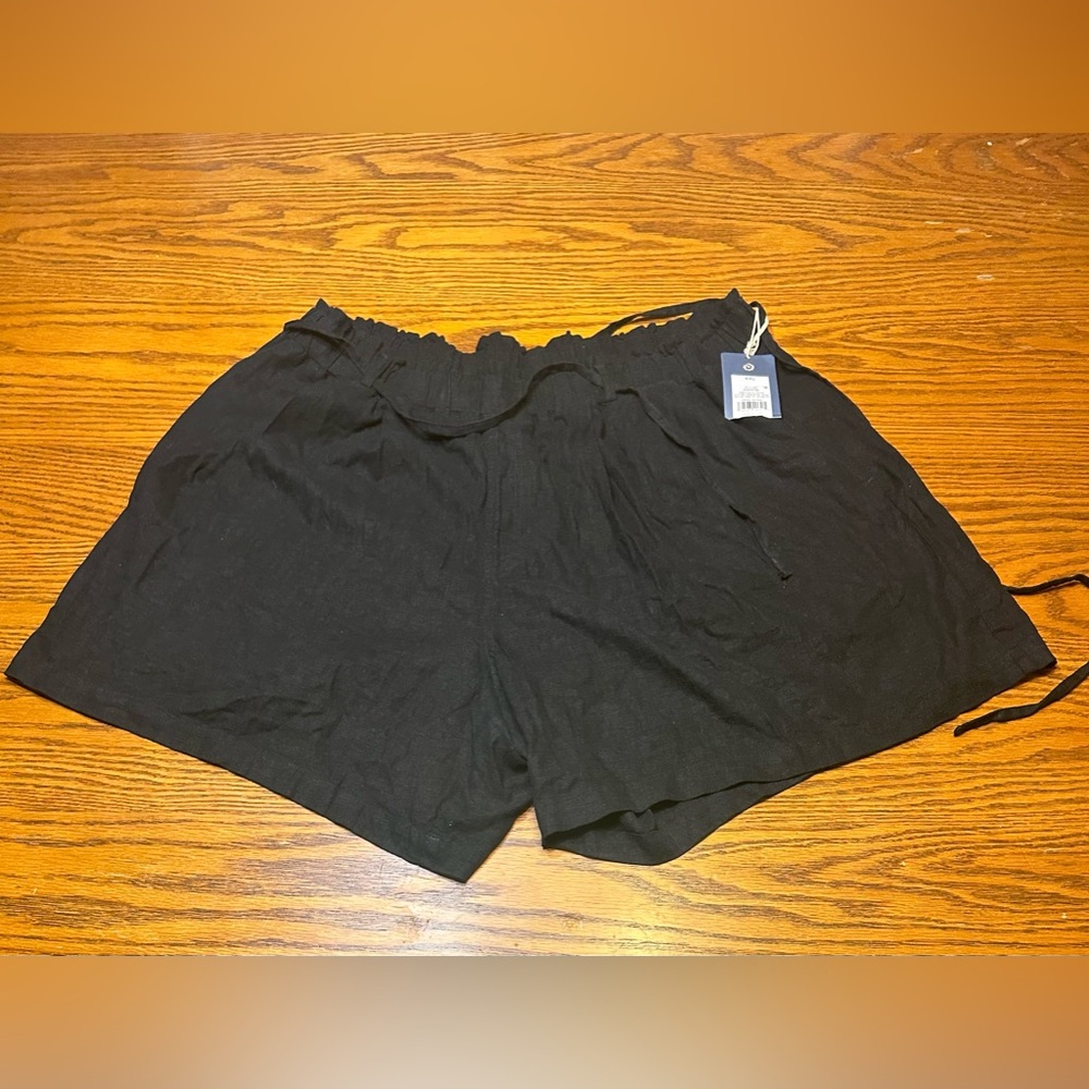 Women’s Black plus size shorts - Picture 1 of 2